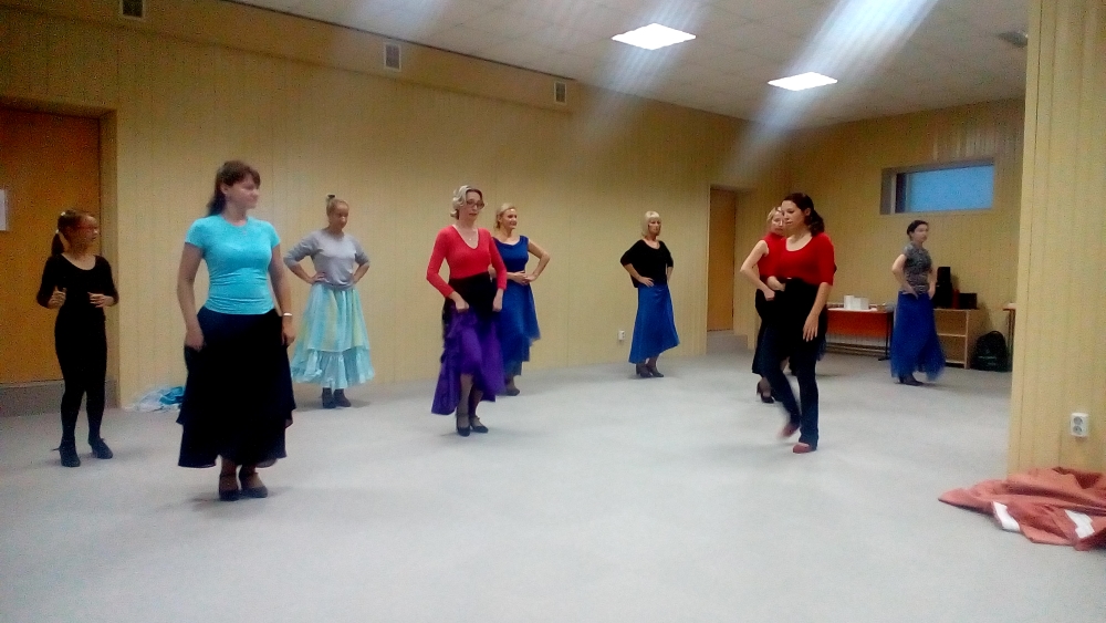 Горячие танцы Фламенко на плитке Sold