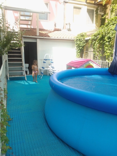 Антискользящее покрытие Волна вокруг бассейна