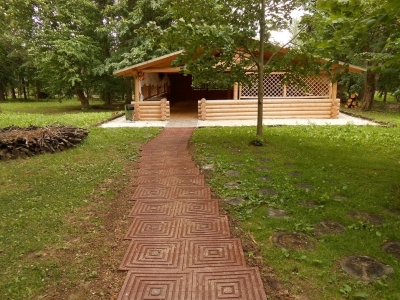 Резиновая плитка для сада и дачи: практичное решение для комфортного отдыха